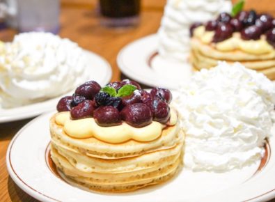 Eggs’n Things,エッグスンシングス,アメリカンチェリー,パンケーキ,アメリカンチェリーカスタードパンケーキ,ロコモコ,ハンバーグ