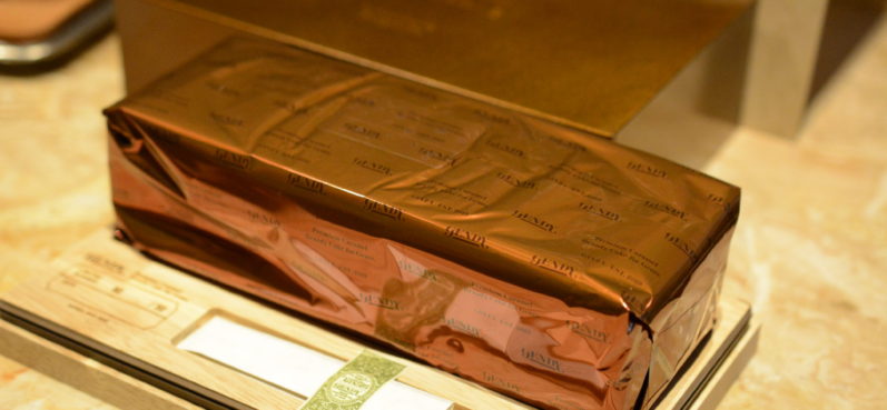 GENDY銀座の『ザ・プレミアム キャラメル ブランデーケーキ』