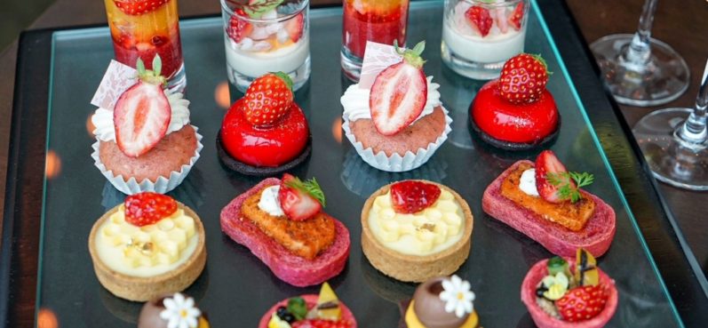 コンラッド東京の「Bee My Honey(ビー・マイ・ハニー)」ストロベリーアフタヌーンティー