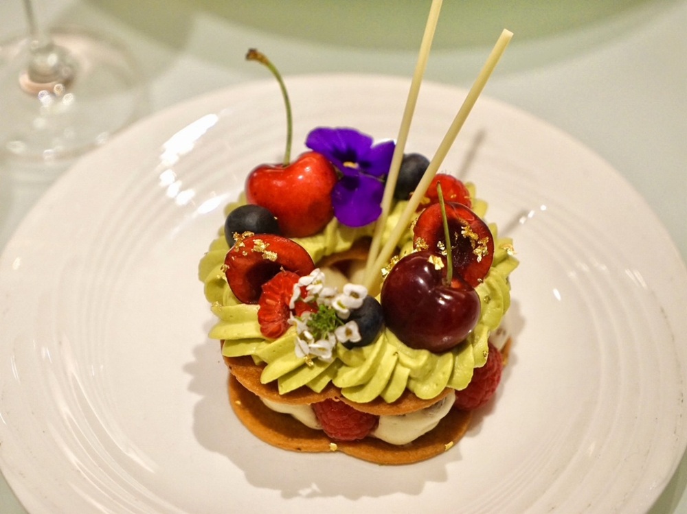 ホテル インターコンチネンタル 東京ベイのチェリーアフタヌーンティー with リンツチョコレート