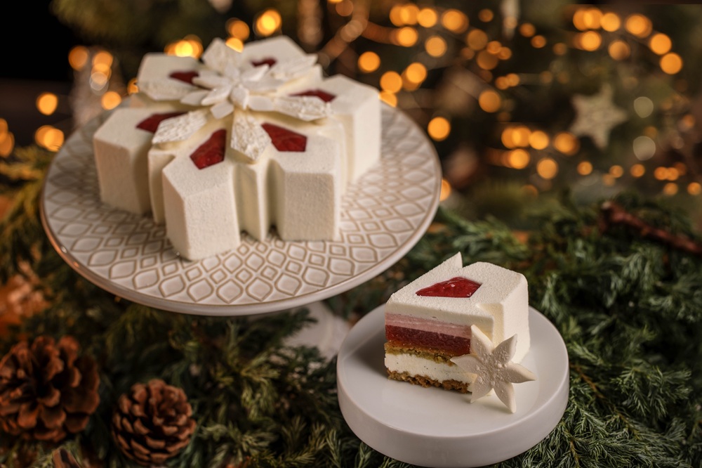 フォーシーズンズホテル東京大手町のクリスマスケーキ2025年"