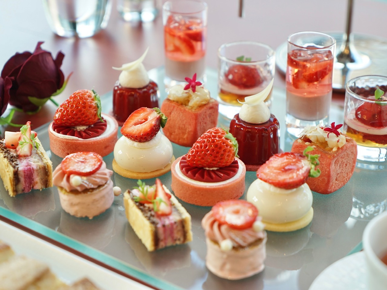コンラッド東京のストロベリー・リュクス アフタヌーンティー