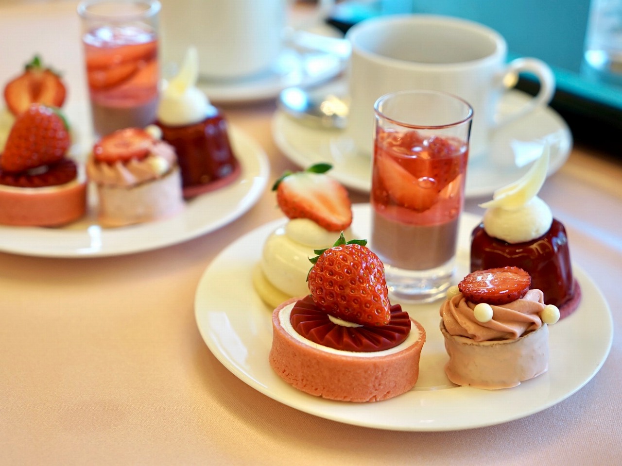 コンラッド東京のストロベリー・リュクス アフタヌーンティー