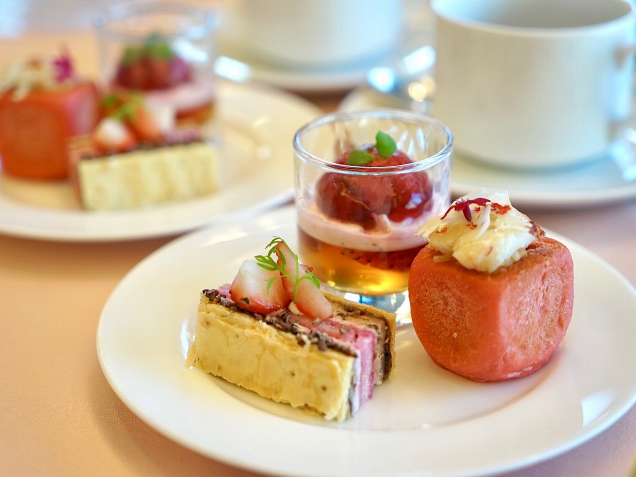 コンラッド東京のストロベリー・リュクス アフタヌーンティー