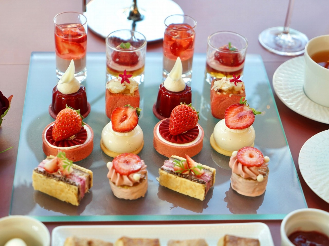 コンラッド東京のストロベリー・リュクス アフタヌーンティー