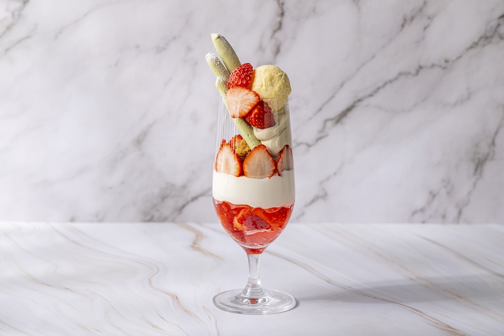 キンプトン新宿東京のいちごパフェ