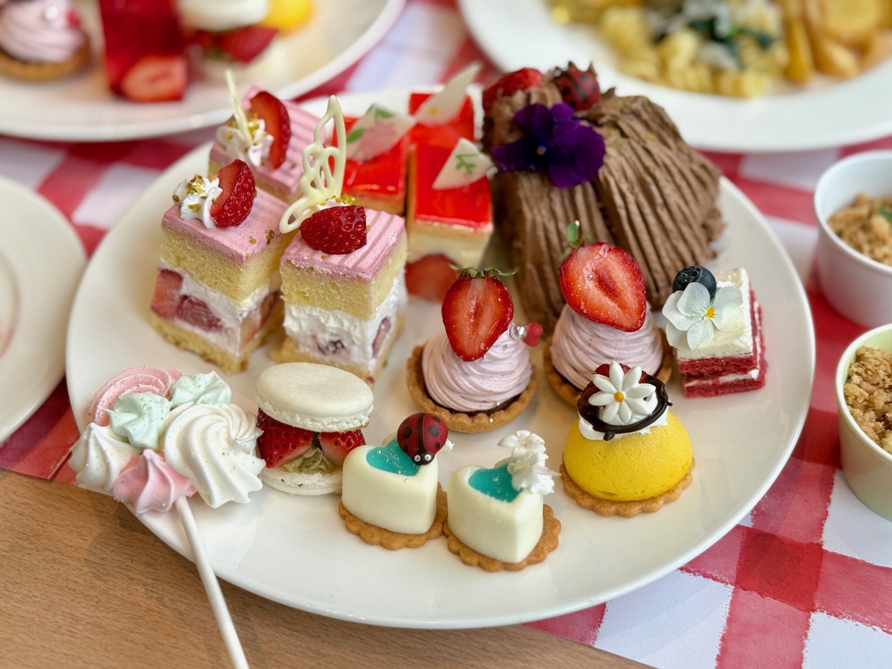 ヒルトン東京ベイのStrawberry Fairy Garden(ストロベリーフェアリーガーデン)