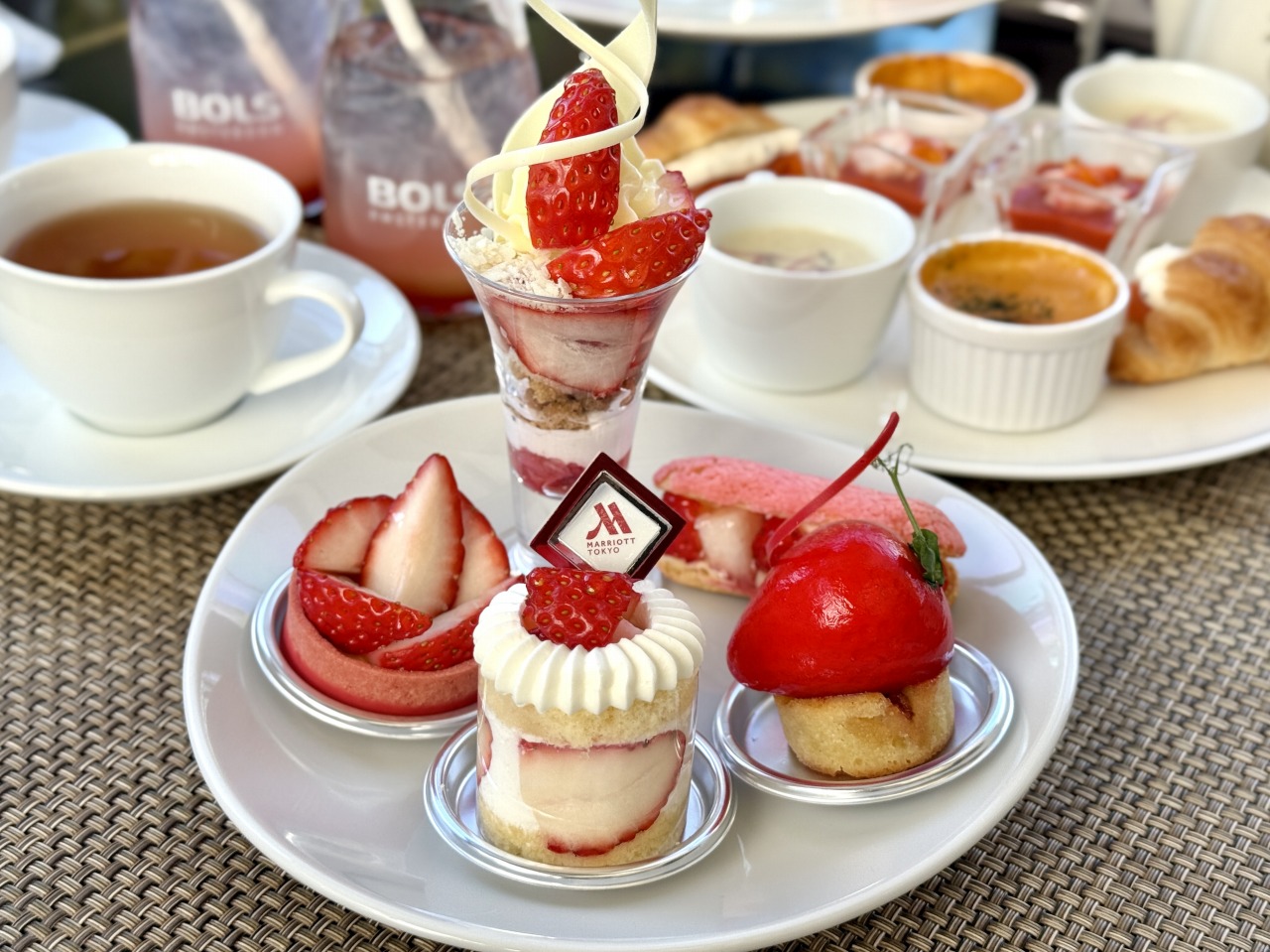 東京マリオットホテルのStrawberry × White Chocolate Afternoon Tea