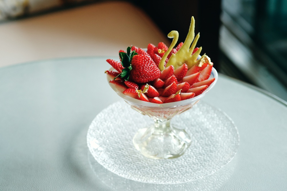 パレスホテル東京のいちごパフェ