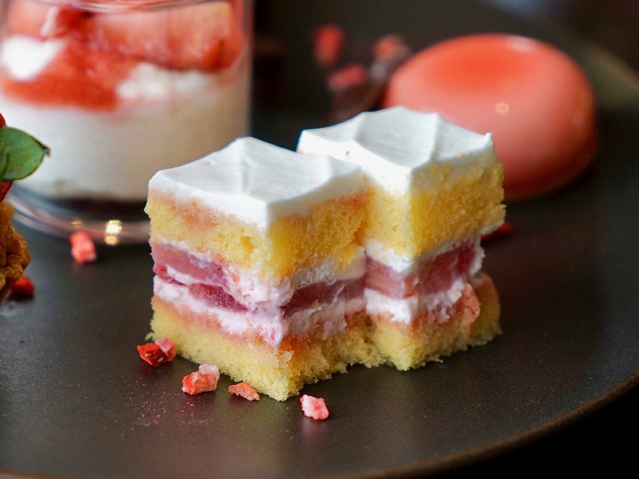 グランド ハイアット 東京のストロベリー&キャット アフタヌーンティー