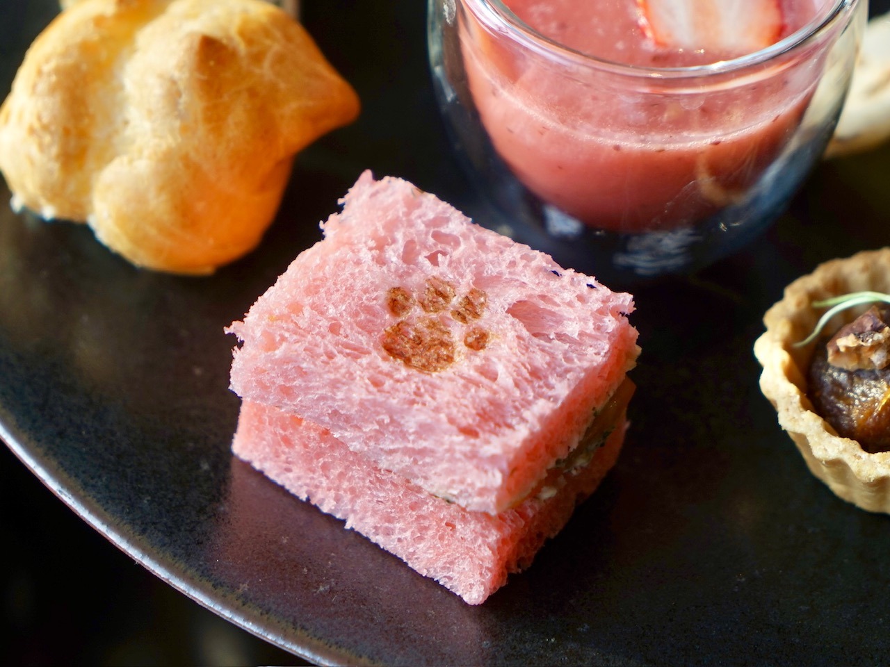 グランド ハイアット 東京のストロベリー&キャット アフタヌーンティー