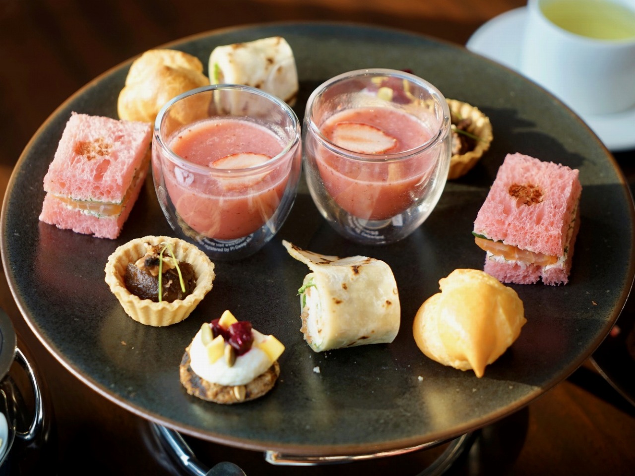 グランド ハイアット 東京のストロベリー&キャット アフタヌーンティー