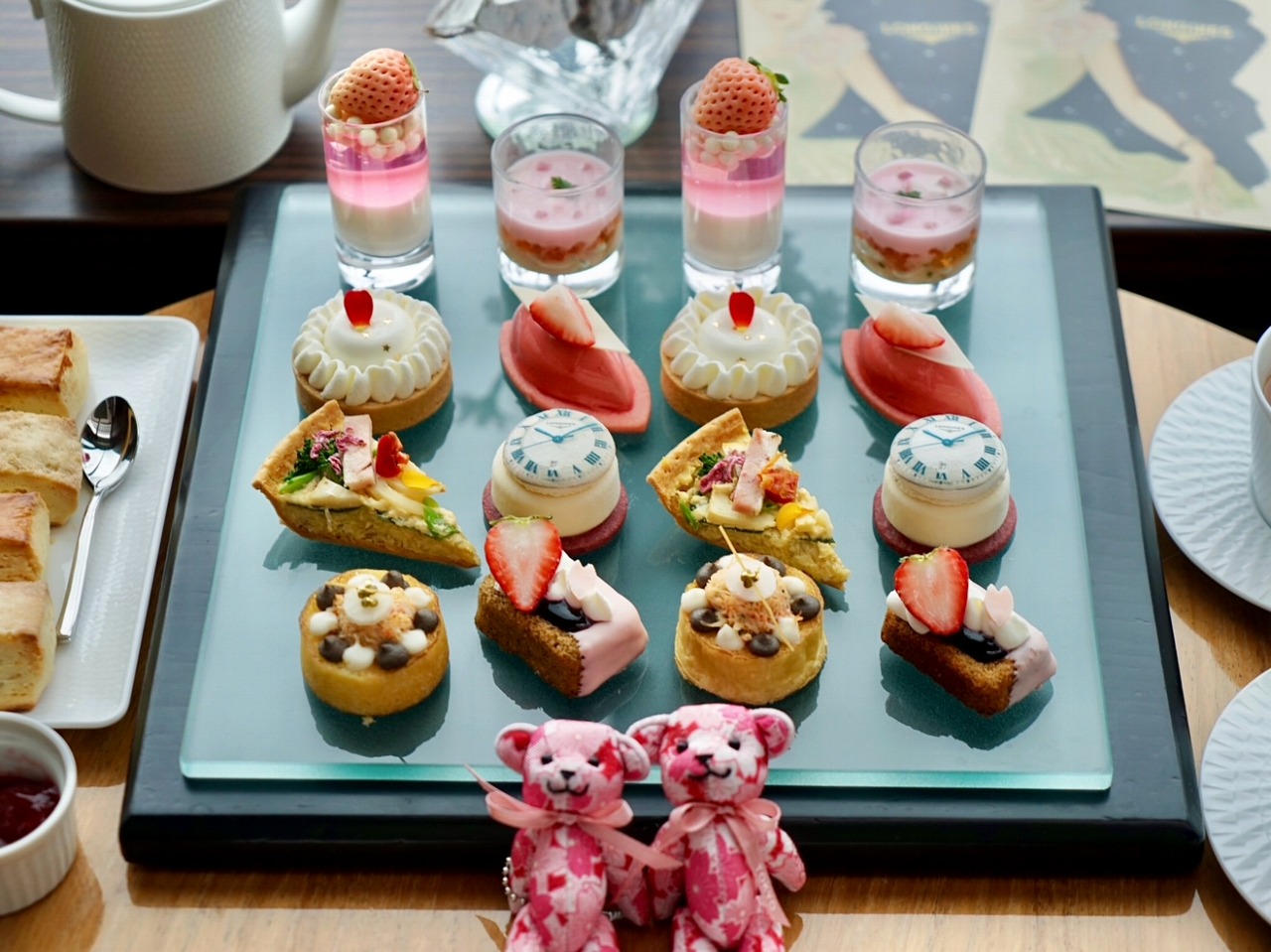 コンラッド東京の桜ストロベリーアフタヌーンティー with ロンジン