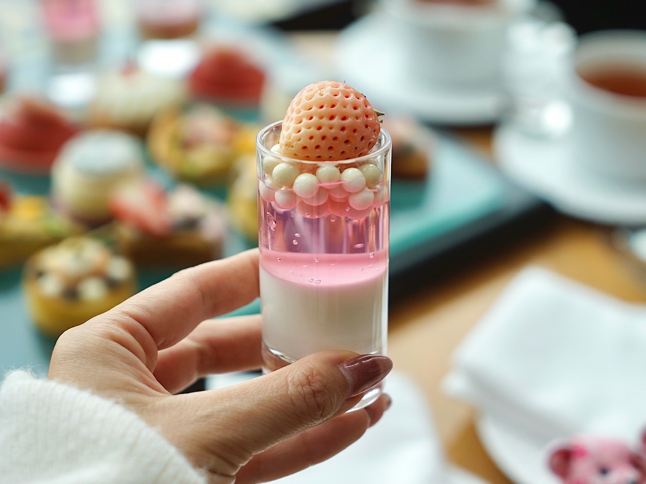 コンラッド東京の桜ストロベリーアフタヌーンティー with ロンジン