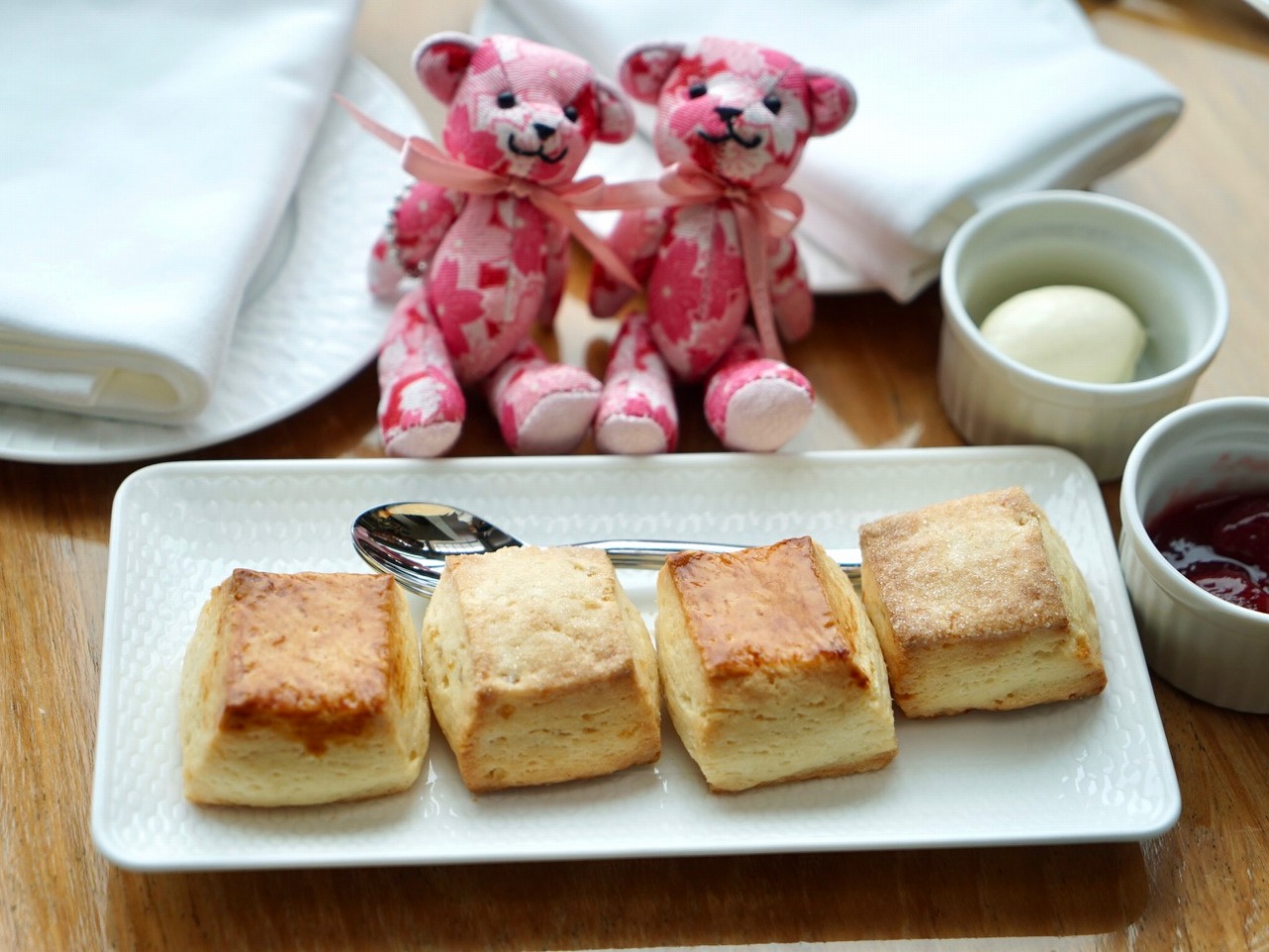 コンラッド東京の桜ストロベリーアフタヌーンティー with ロンジン